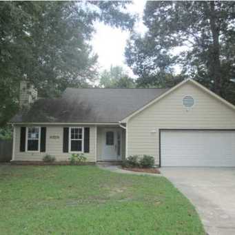 This Summerville SC Home For Sale is perfect for a carefree family lifestyle!