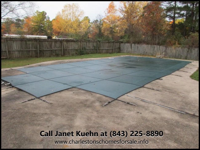 Traditional 4 Bedroom Summerville SC Home for Sale - 101 Lake Drive - In-ground Pool